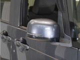 ◆ドアミラーウインカー◆ドアミラーにウインカーを装備しています。対向車に自身の進行方向を合図し安全に運転できます。