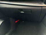 奥行きのある大容量のグローブボックスです。散らかってしまいがちな、運転席・助手席周りも片付きますよ!
