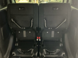 リアシート座面を持ち上げると、背の高い荷物を積むのに便利なトールモードに変身します!多彩なシートアレンジで使い勝手良好!