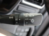 周囲が暗くなると自動でヘッドライトを点灯するオートライト機能付き。周囲が明るくなると自動で消灯します。