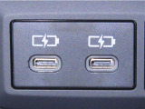 充電用USB端子を装備しております。