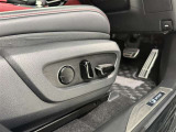 パワーシート搭載。微妙な調整が手軽にでき、ピッタリのポジションで運転することが可能です。