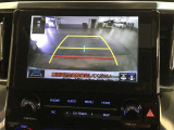 バックガイドモニターで、後方を確認しながら安心して駐車することができます。運転初心者も熟練者も必須の機能ですよ!