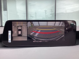 狭い場所での駐車やすれ違いなどでより的確な運転操作に役立つ360&deg;ビューモニターが装備されています。