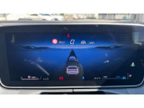 【コマンドシステム】センターのコントローラーとスイッチ類及び音声認識機能により、ナビゲーションやオーディオ&ビジュアル、車両設定等を安全に操作できます。また高精度ディスプレイを採用しています。