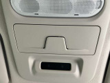 天井部にカードなどを挟めるホルダーが付いています。