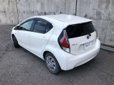 HYBRID SYNAERGY DRIVEエンブレムが、トヨタの末っ子ハイブリッドながらエコでパワフルを主張します
