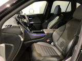 全ての席が主役席なのは、メルセデスならではの特徴です。快適なドライビングが、リラックスした車内空間を作りだします。