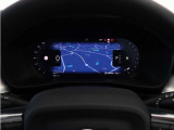 Google アシスタントを呼べば、友人や家族、会社の同僚への連絡や、車内環境の調整も思いのまま。ルート案内やエンターテイメント機能を利用する際も、ステアリングから手を離す必要はありません。