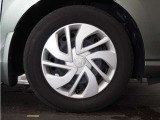 ◆純正ホイール装着車◆シンプルなデザインのホイールキャップ付きです。