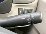 直感的な操作で、安全な車線変更をサポート。周囲への配慮を忘れず、スムーズな走行を心がけましょう。