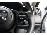 Hondaセンシングの機能のひとつ、アダプティブクルーズコントロール付!アクセルから足を離しても設定したスピードと前車との車間を保ち走行してくれます!車線維持もアシスト☆高速道路で疲労軽減ですね☆
