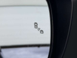 ブラインドスポットで死角に入った後方車両を検知してくれます。