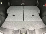 シートを倒すと大きな荷物や長い荷物などたくさん積めますよ☆