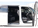 【両側電動スライドドア】ドアの開閉スペース不要!狭い駐車場でも安心して乗り降りすることができます!