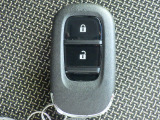 ★スマートキー★ キーを携帯しているだけでカギの開け閉めからエンジン始動までできるスマートキー!キーを取り出す必要がないので楽チンです☆
