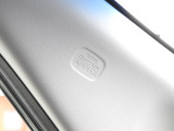 ★サイドカーテンエアバッグ★天井近くから展開し、窓ガラス付近にいる頭部を保護。乗員全員に影響する横衝突や転覆事故にも有効です。