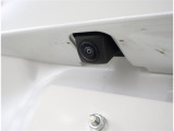 バックカメラが付いているので後方確認が非常にしやすいです。今や運転初心者も熟練者も必須装備!ついていて損はないですね♪