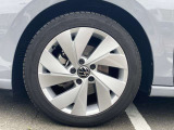 17インチ純正アルミホイール+225/45R17タイヤを装着。
