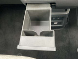 前席用ドリンクホルダーです