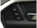パワーシート搭載。微妙な調整が手軽にでき、最適なポジションで運転することが可能です。