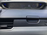 メーターは視認性に優れたデザインを採用。必要な情報を確認しやすく、運転中でもスムーズに状況を把握できます。