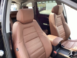 シートはフィット性も良く、楽な運転姿勢を保てます。シートヒーター付き!直接体を温てくれるので寒い日の運転も快適です。