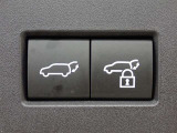 パワーバックドア装備!運転席からワンタッチで自由にバックドアを開閉。荷物を積み下ろしもラクチンです