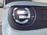 LEDヘッドライト(右側)です