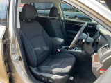 自社整備工場併設! 納車整備からアフターフォローまでお任せください。 車検や定期点検、オイル交換はもちろん、ナビやドラレコ、バックカメラ、ETC等の取り付けも当店にお任せください。