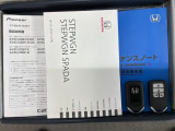 スマートキーは鍵をバッグに入れたままでもドアロックの開閉やエンジンのON・OFFができます。夜間や雨の日も鍵を探さなくて良いので便利です。