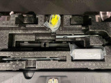 ラゲージ下にはジャッキや工具、パンク修理キットが収納してあります