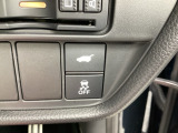 横滑りを抑制し車の姿勢の安定を図るVSA機能を搭載。運転席とリアゲート本体に開閉スイッチを装備し、とても便利な電動リアゲート!