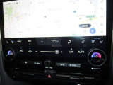 左右独立温度コントロールフルオートエアコンです。運転席、助手席それぞれで独立して温度設定ができます。