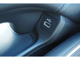 【USBジャック】運転中でもスマートフォン等の充電ができるUSBジャック付き!充電を気にすることなく、ドライブ中の音楽再生や通話等をお楽しみ頂けます!