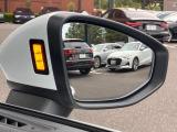 斜め後方から接近する車両を感知しドライバーに注意喚起するサイドアシスト装備。詳しくは0078-6002-900146中古車スタッフまで