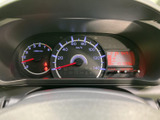 シンプルで分かりやすいメーターデザイン。重要な情報を一目で確認でき、安全運転をサポートします。視認性の高い表示で、安心して走行距離を重ねられます。