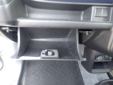 グローブボックスです!車検証入ります!