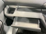 上下に収納があるので常備しておきたい小物も収納出来ます