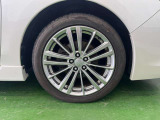 アルミホイールだけでも車のイメージがかなり変わりますね。