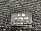 車両側方からの衝撃を緩和するSRSサイドエアバッグ(運転席/助手席)に加えて,SRSカーテンシールドエアバックも標準装備