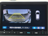 カラービジョンとガイド線で見やすい視点切替式のバックモニター。障害物センサーの検知状況を同時に表示できます