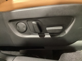 電動で動くので微妙な位置も設定できます。シートポジションのメモリー機能も付いております。