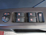 もちろん全席パワーウインドー付。運転席から操作できて便利です。