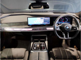 『運転』に対するBMWのこだわりはメーターパネルにも表れております。視野性の良いメーターパネルは疲労感の軽減と、運転の楽しさをもたらしてくれます。