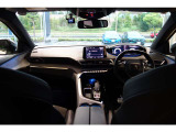運転席から各種ボタンの操作がしやすいように設計されたデザイン。シンプルなつくりなので、運転が苦手な奥様も安心して運転することができます。