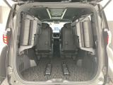 写真のように後部座席を倒せば、普段なかなか載せることのないような大きな荷物もしっかり積むことができそうですね。