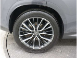 235/50R20ランフラットタイヤを装備しています。※各ホイールのキズ等をご確認くださいませ。
