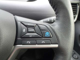 【プロパイロット】搭載。高速道路同一車線内走行時に、ステアリング、アクセル、ブレーキ操作をクルマがサポート。ドライバーの負担を軽減します。