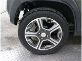 タイヤサイズは165/60R15になります。溝数は約3ミリです。
